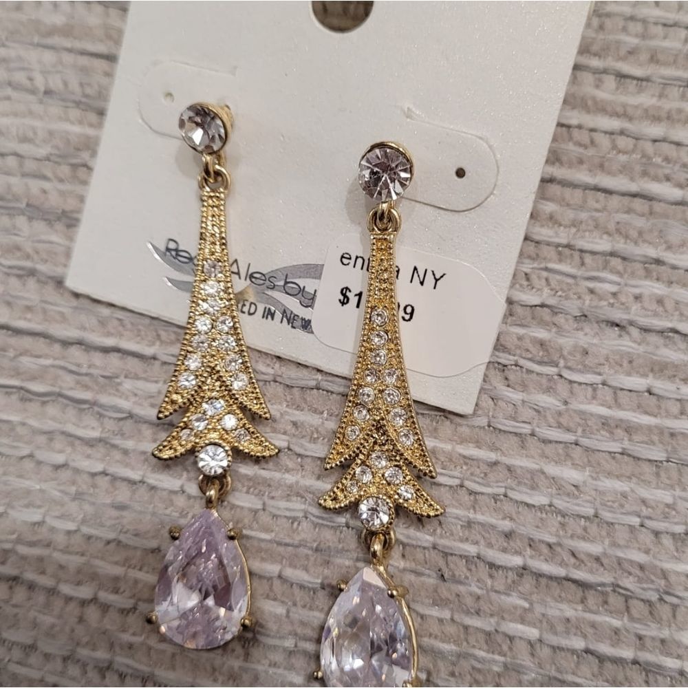 Designed in New York crystal ENTTRA Post at back I